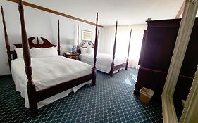 Avon Old Farms Hotel